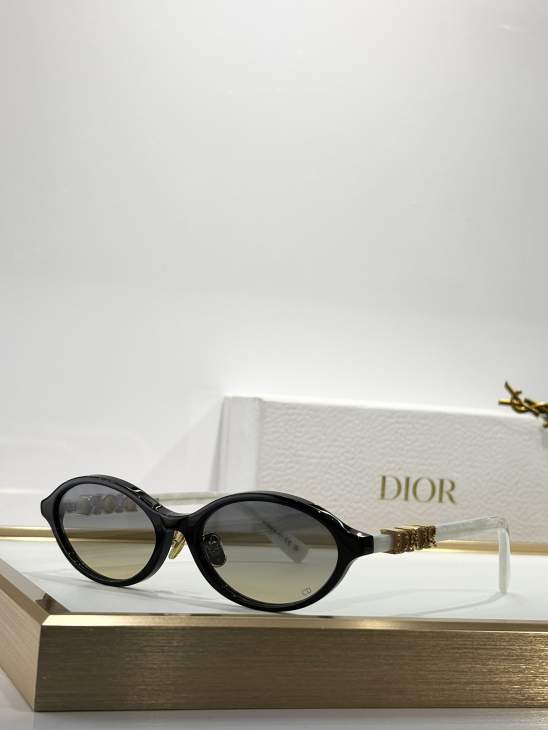Picture of Dior Sunglasses _SKUfw77670587fw